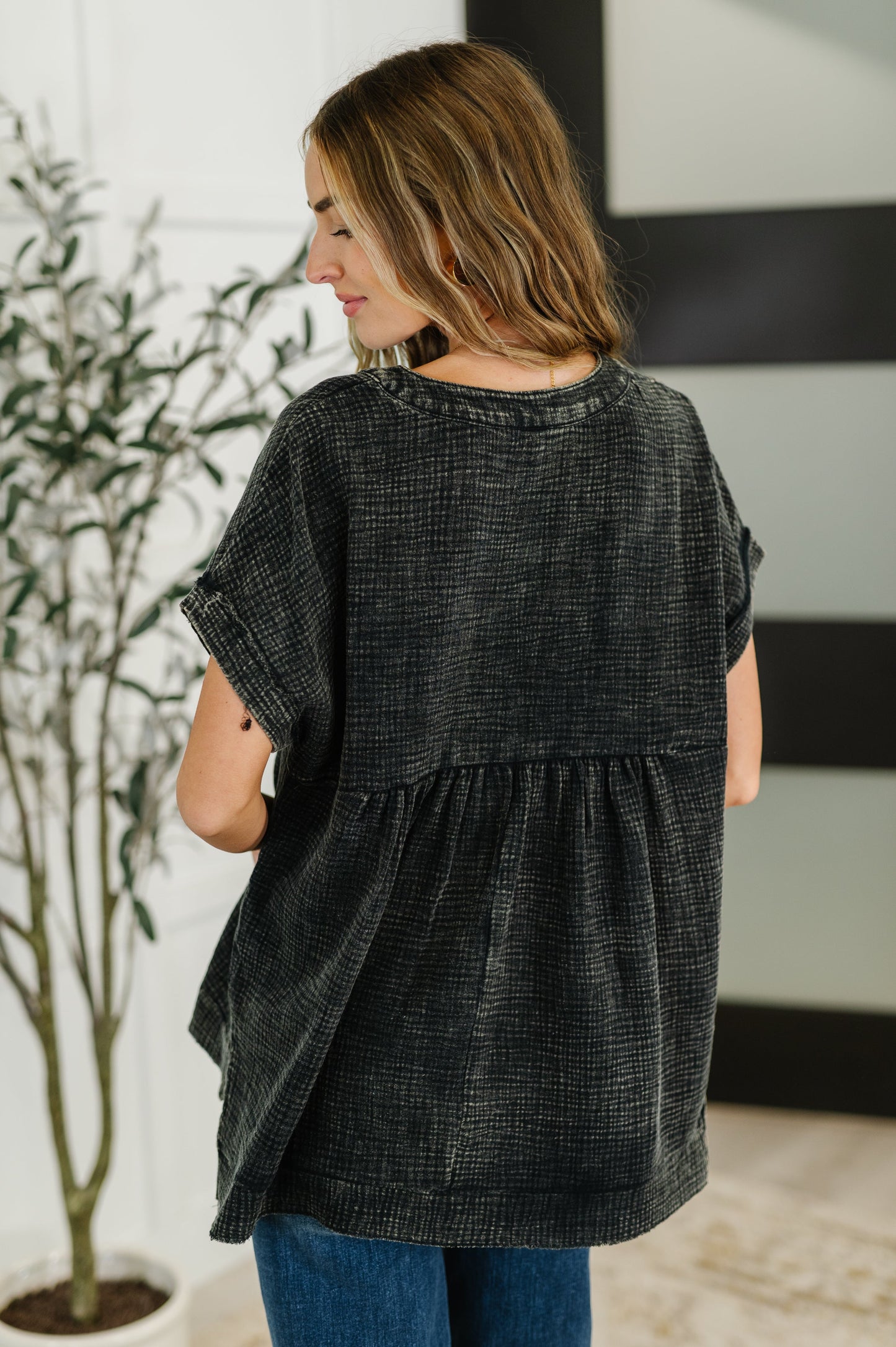 Basic Fade V-Neck Acid Wash Top in Ash Black