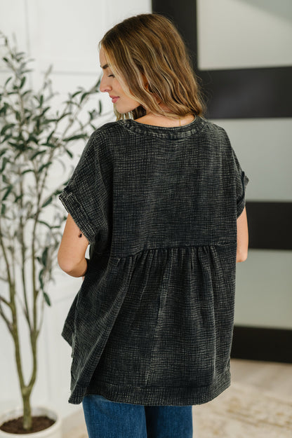 Basic Fade V-Neck Acid Wash Top in Ash Black