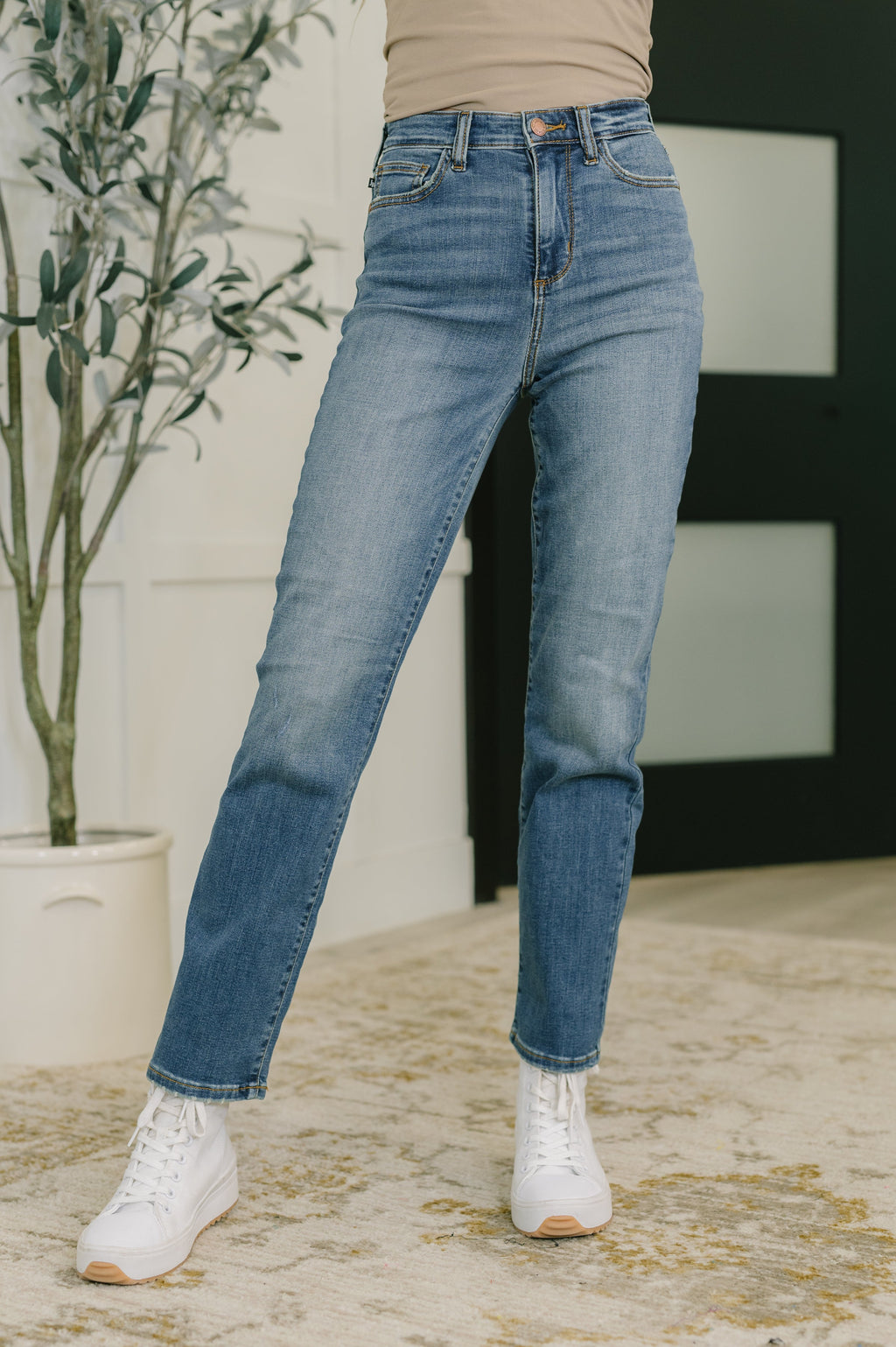 Izzie High Waist Straight Fit